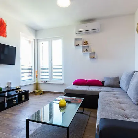 Jason Apartment Kozino